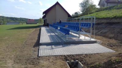 Budowa trybuny przy stadionie GKS Gromnik 03